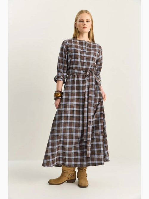 Vestido midi aos quadrados com cinto lucci - Kiabi Vestido midi aos quadrados com cinto lucci - Kiabi