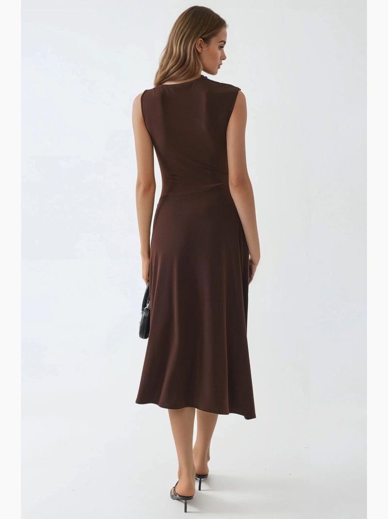 Vestido midi assimétrico com detalhe de acessório busem Castanho-escuro - Kiabi