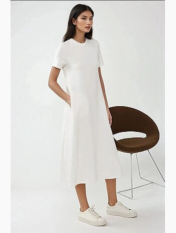 Vestido midi básico com decote redondo e manga curta, hiccup