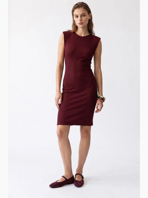 Vestido midi bodycon sem mangas com canelado mixray - Kiabi Vestido midi bodycon sem mangas com canelado mixray - Kiabi