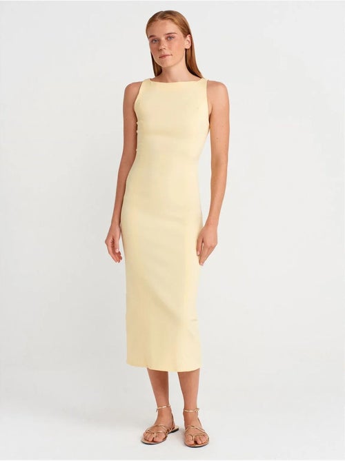 Vestido midi bodycon sem mangas com racha dilvin - Kiabi Vestido midi bodycon sem mangas com racha dilvin - Kiabi