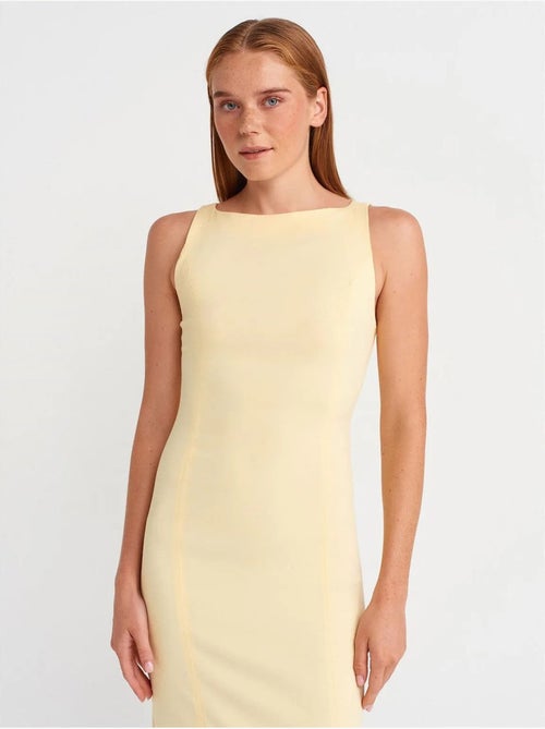 Vestido midi bodycon sem mangas com racha dilvin - Kiabi Vestido midi bodycon sem mangas com racha dilvin - Kiabi