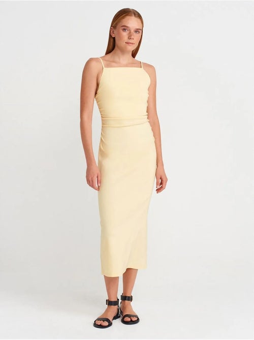 Vestido midi bodycon sem mangas dilvin - Kiabi Vestido midi bodycon sem mangas dilvin - Kiabi
