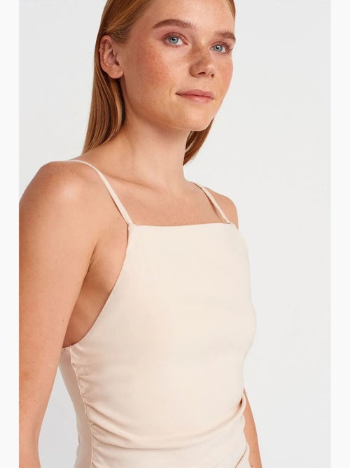 Vestido midi bodycon sem mangas dilvin - Kiabi Vestido midi bodycon sem mangas dilvin - Kiabi