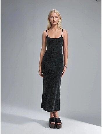 Vestido midi brilhante com decote em u busem