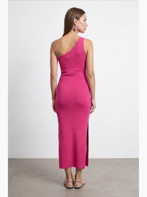 Vestido midi canelado assimétrico de um ombro só dilvin - Kiabi Vestido midi canelado assimétrico de um ombro só dilvin - Kiabi
