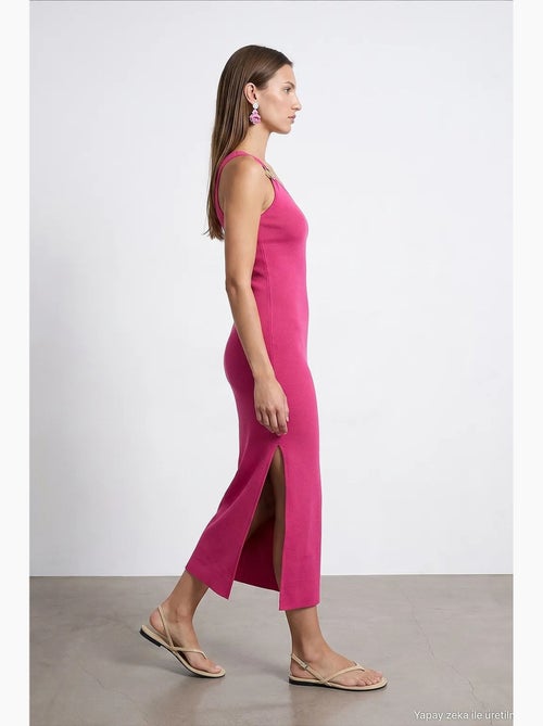 Vestido midi canelado assimétrico de um ombro só dilvin - Kiabi Vestido midi canelado assimétrico de um ombro só dilvin - Kiabi