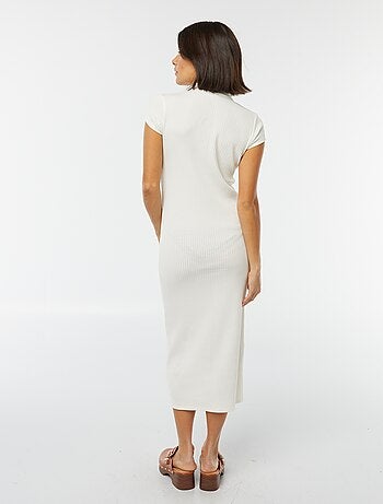 Vestido midi canelado com gola polo