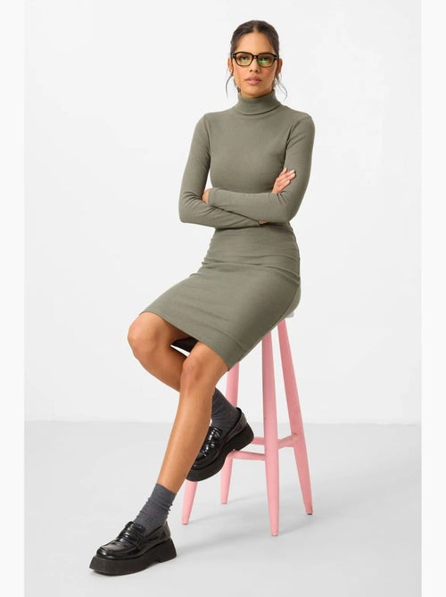 Vestido midi canelado de gola alta tommy - Kiabi Vestido midi canelado de gola alta tommy - Kiabi