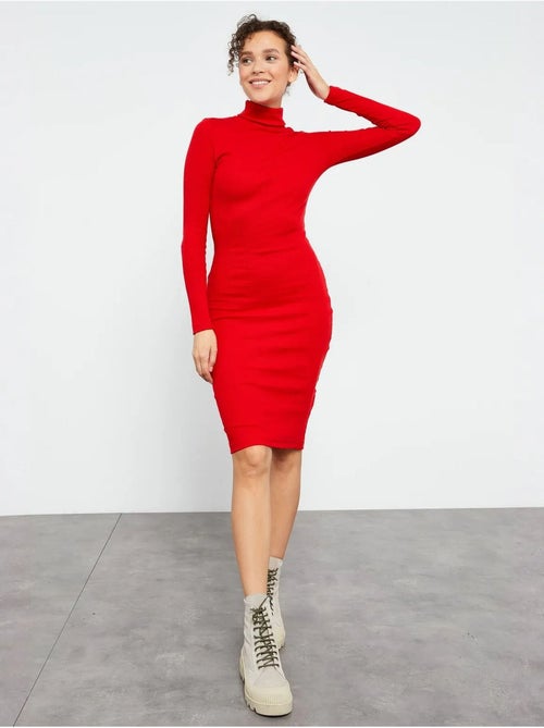 Vestido midi canelado de gola alta tommy - Kiabi Vestido midi canelado de gola alta tommy - Kiabi