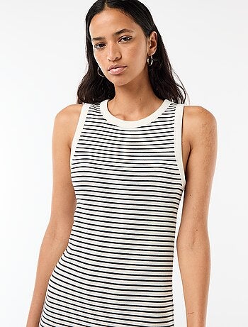 Vestido midi canelado sem mangas