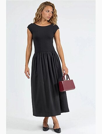 Vestido midi casual com decote redondo busem