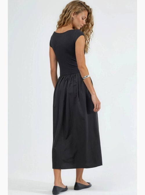 Vestido midi casual com decote redondo busem - Kiabi Vestido midi casual com decote redondo busem - Kiabi