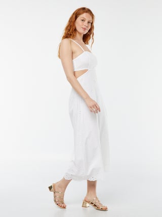 Vestido midi com abertura lateral