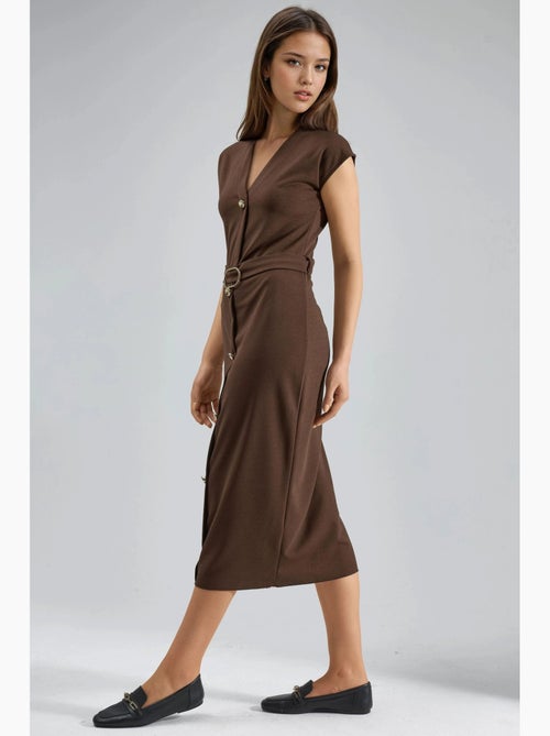 Vestido midi com cinto e decote em v busem - Kiabi Vestido midi com cinto e decote em v busem - Kiabi