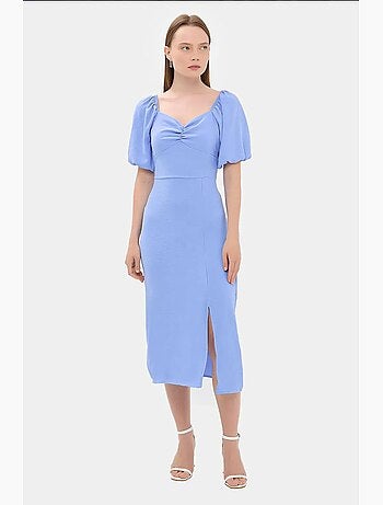 Vestido midi com decote em coração e racha lateral hiccup
