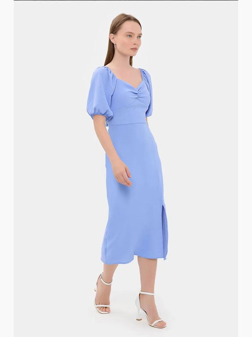Vestido midi com decote em coração e racha lateral hiccup - Kiabi Vestido midi com decote em coração e racha lateral hiccup - Kiabi