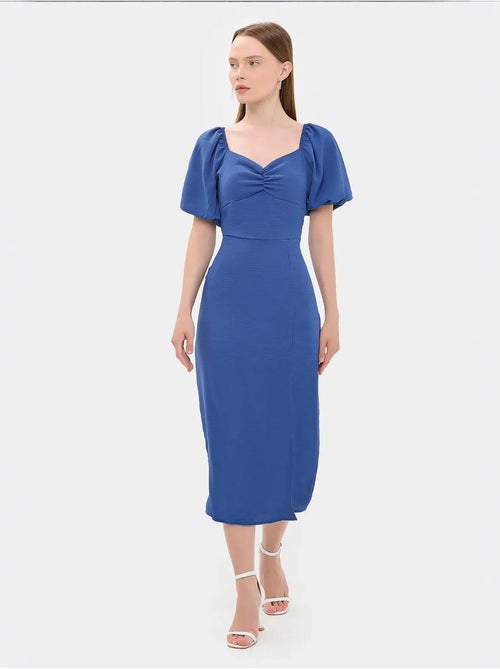 Vestido midi com decote em coração e racha lateral hiccup - Kiabi Vestido midi com decote em coração e racha lateral hiccup - Kiabi