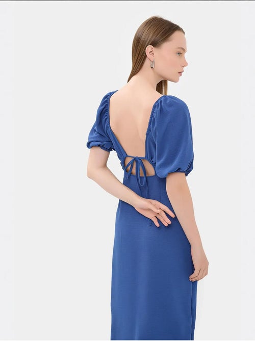 Vestido midi com decote em coração e racha lateral hiccup - Kiabi Vestido midi com decote em coração e racha lateral hiccup - Kiabi