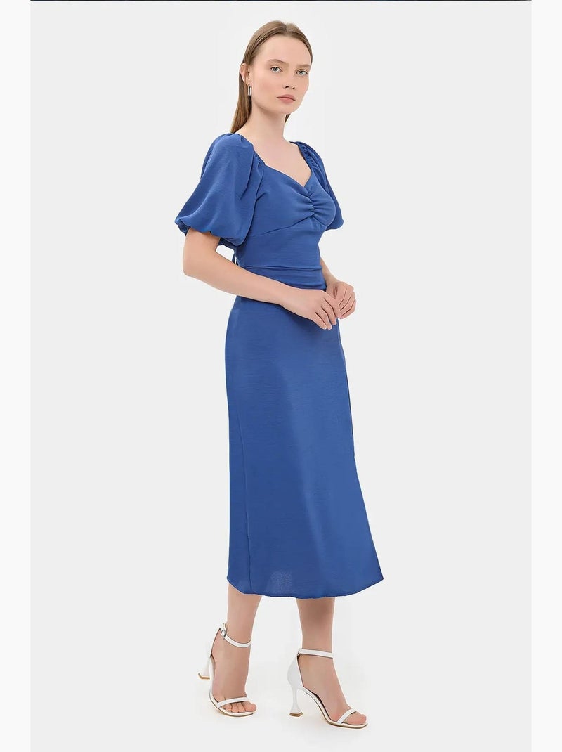 Vestido midi com decote em coração e racha lateral hiccup Azul-cobalto - Kiabi