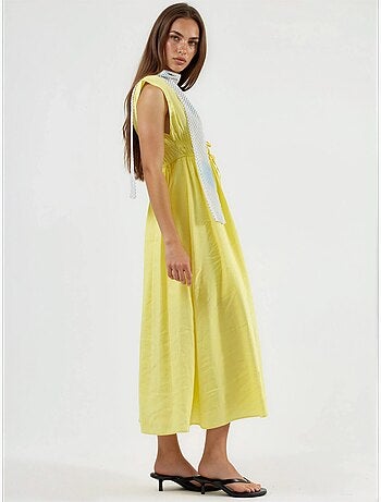 Vestido midi com decote em v e detalhe de laço busem
