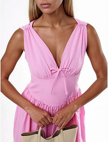 Vestido midi com decote em v e detalhe de laço busem