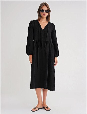 Vestido midi com decote em v e fecho com laço mixray
