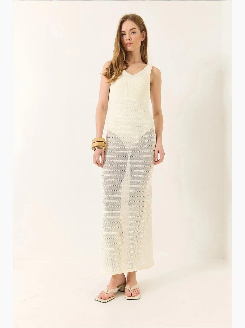 Vestido midi com decote em v e racha lucci Marfim - Kiabi