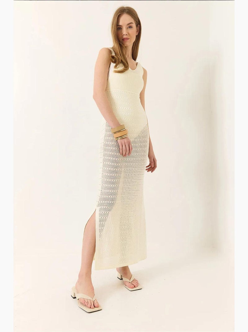 Vestido midi com decote em v e racha lucci Marfim - Kiabi