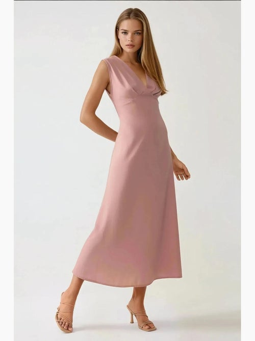 Vestido midi com decote em v e toque suave hiccup - Kiabi Vestido midi com decote em v e toque suave hiccup - Kiabi