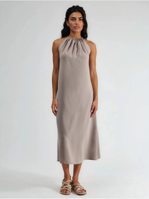 Vestido midi com decote halter busem - Kiabi Vestido midi com decote halter busem - Kiabi
