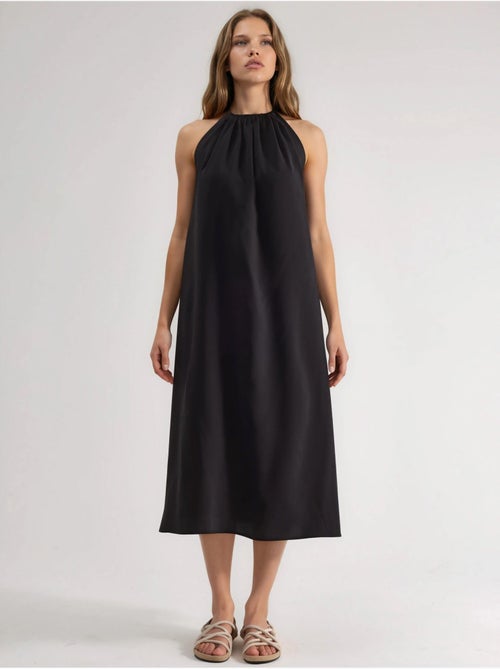 Vestido midi com decote halter busem - Kiabi Vestido midi com decote halter busem - Kiabi