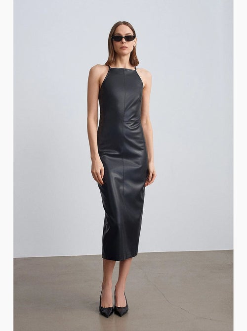 Vestido midi com decote halter dilvin - Kiabi Vestido midi com decote halter dilvin - Kiabi