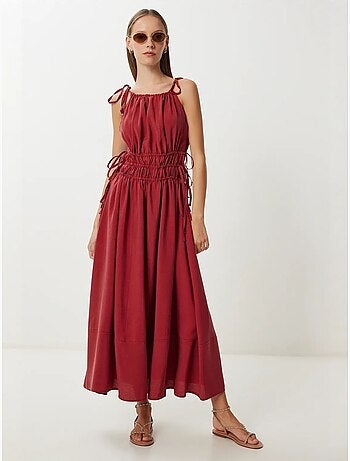 Vestido midi com decote halter e detalhe de atar istanbul