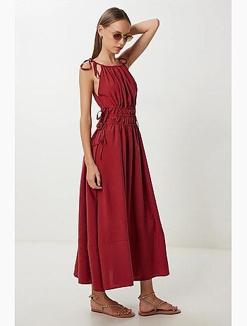 Vestido midi com decote halter e detalhe de atar istanbul