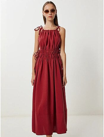 Vestido midi com decote halter e detalhe de atar istanbul