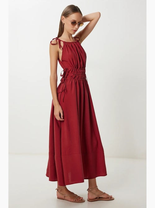 Vestido midi com decote halter e detalhe de atar istanbul - Kiabi Vestido midi com decote halter e detalhe de atar istanbul - Kiabi