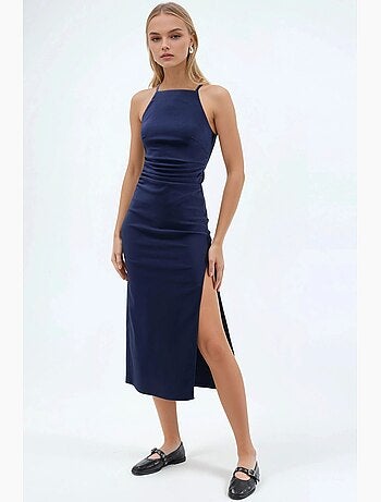 Vestido midi com decote halter e racha hiccup