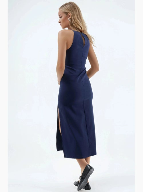 Vestido midi com decote halter e racha hiccup - Kiabi Vestido midi com decote halter e racha hiccup - Kiabi