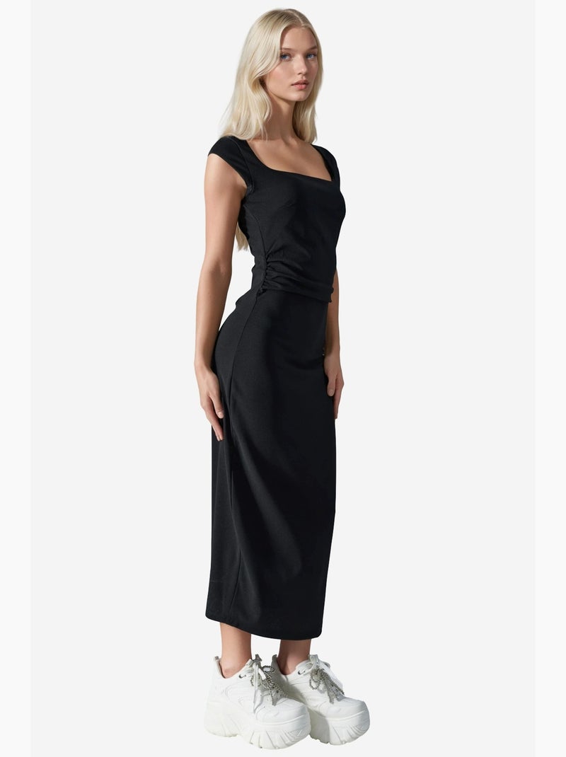 Vestido midi com decote quadrado e detalhe de racha busem Preto - Kiabi
