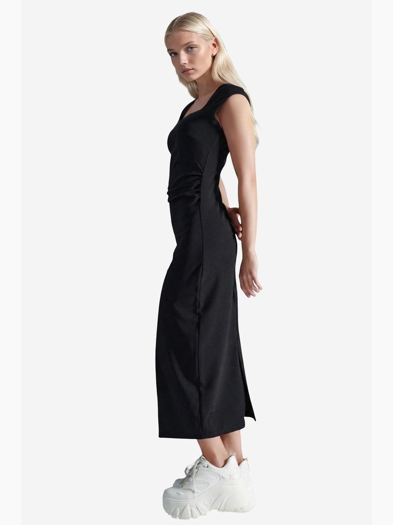Vestido midi com decote quadrado e detalhe de racha busem Preto - Kiabi