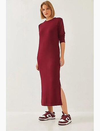 Vestido midi com decote redondo, manga comprida e racha lucci