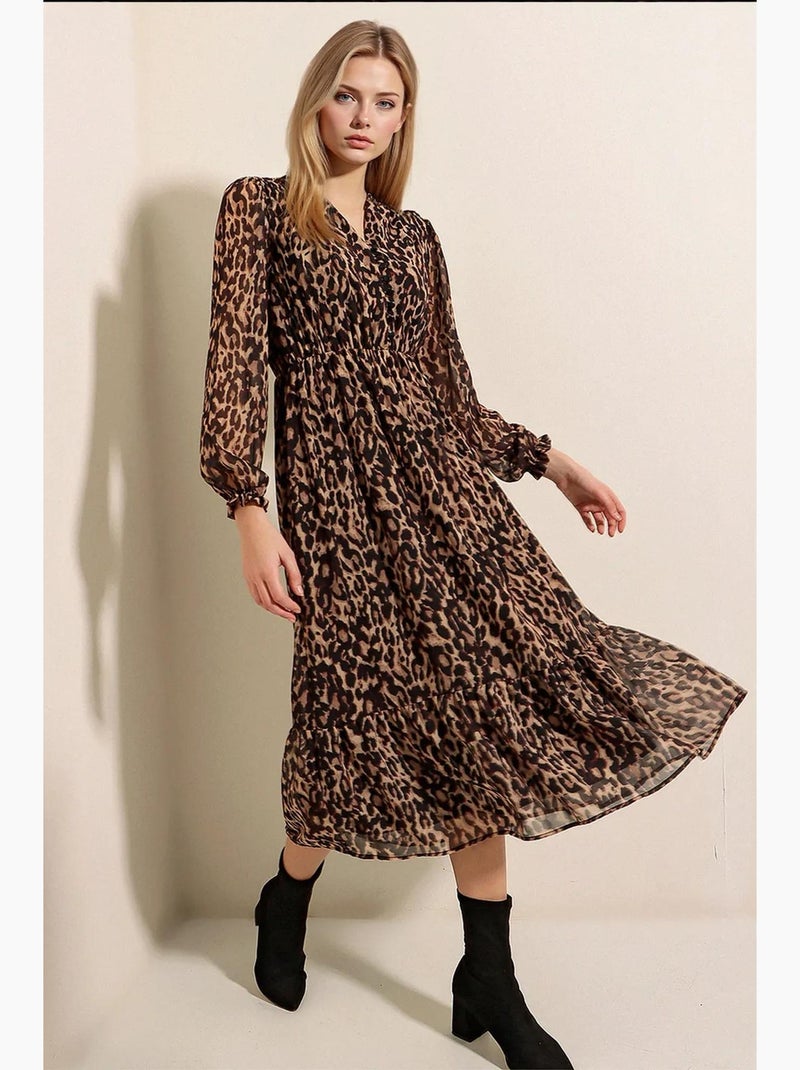 Vestido midi com estampado de leopardo e decote em v bdart Camelo - Kiabi