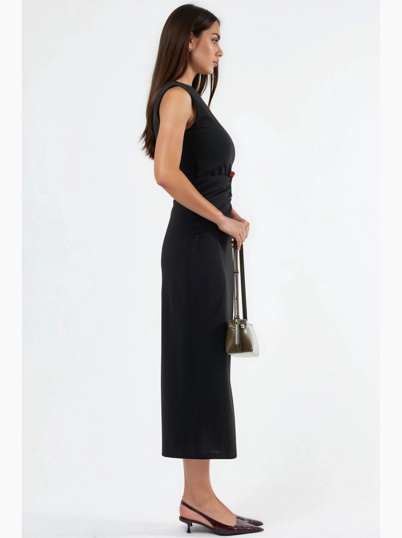 Vestido midi com gola assimétrica e detalhes de acessório busem Preto - Kiabi