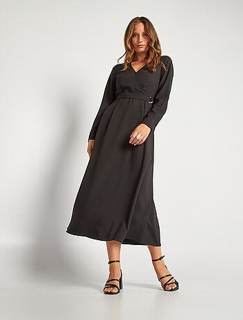 Vestido midi com gola cruzada