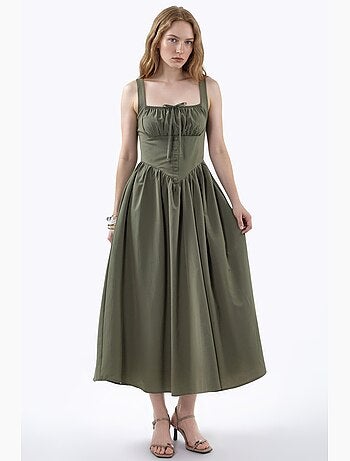 Vestido midi com gola quadrada e detalhe de botões busem