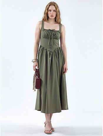 Vestido midi com gola quadrada e detalhe de botões busem