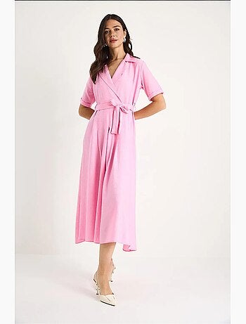 Vestido midi com gola xale e cinto lucci