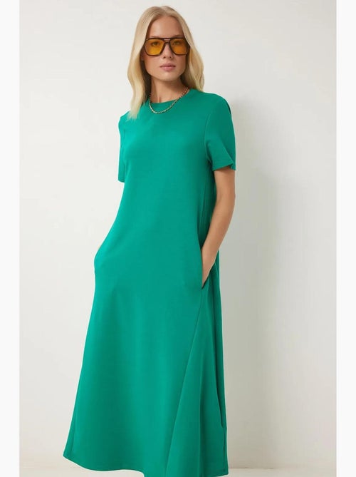 Vestido midi com mangas curtas e gola redonda istanbul - Kiabi Vestido midi com mangas curtas e gola redonda istanbul - Kiabi