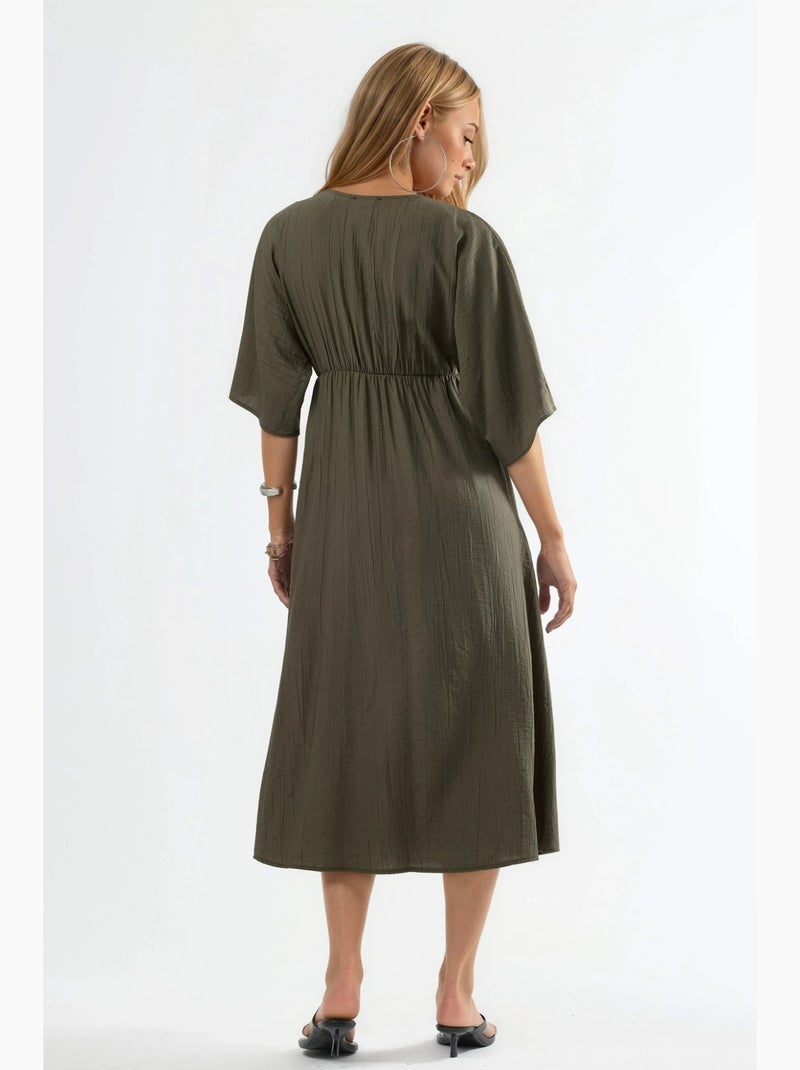 Vestido midi cruzado com decote em v e mangas três quartos busem Cáqui - Kiabi